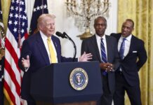 Trump celebra el Mes de la Historia Negra en medio de críticas por racismo