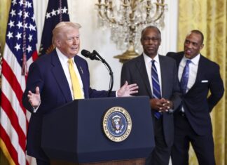 Trump celebra el Mes de la Historia Negra en medio de críticas por racismo