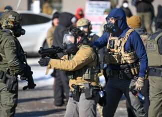 Gobierno de Trump asegura que redadas migratorias continuarán durante el cierre del DHS