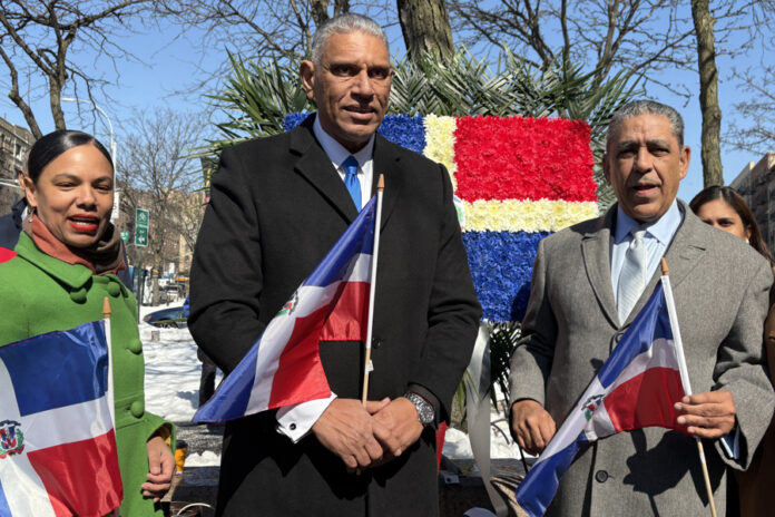 Edificios icónicos de Nueva York se iluminan para celebrar independencia Rep. Dominicana