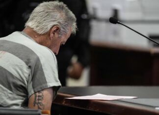 Juicio en EE. UU. contra el padre del menor acusado de un tiroteo escolar en Georgia en 2024 juicio