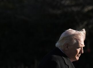 Gobierno de Trump desmantela programa de ayuda a inmigrantes de bajos recursos, según CBS inmigrantes