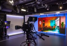 Juez ordena reincorporar a más de mil empleados de la Voz de América