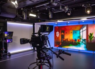 Juez ordena reincorporar a más de mil empleados de la Voz de América