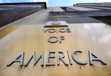 Periodistas de Voice of America alegan que Trump quiere volverlo un medio de propaganda Voice of America