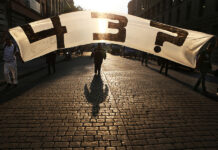 Arrestan a dueños de crematorio investigado en caso de los 43 estudiantes desaparecidos en México 43 estudiantes