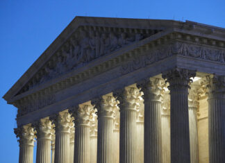 Corte Suprema de EE. UU. debate caso de ciudadanía por nacimiento debate