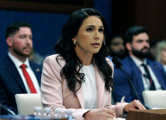 Directora de Inteligencia dice que Trump fue informado de impacto económico ataque a Irán