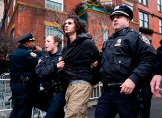 El FBI halla residuos de explosivos en un depósito en Pensilvania tras acusar a dos hombres por bombas en NY