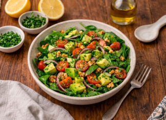 Ensalada latina de aguacate y nueces para la salud del cerebro