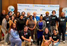 Iniciativa “Power Up” entrega computadoras portátiles y capacitación a familias de Filadelfia