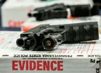 Informe expone cómo armas compradas en el sur de EE. UU. terminan en escenas de crimen del norte