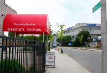 Legisladores buscan proteger a los centros de crisis de embarazo mientras disminuye el número de clínicas de abortos