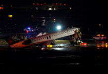 Mueren dos pilotos en choque entre un avión y un camión de bomberos en Aeropuerto de Nueva York
