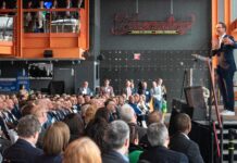 Shapiro celebra inversión de Eli Lilly mientras defiende su estrategia de gasto estatal