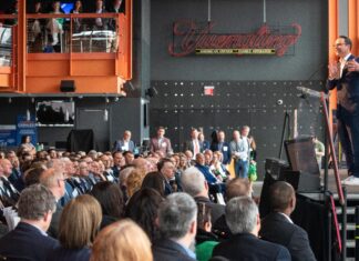 Shapiro celebra inversión de Eli Lilly mientras defiende su estrategia de gasto estatal