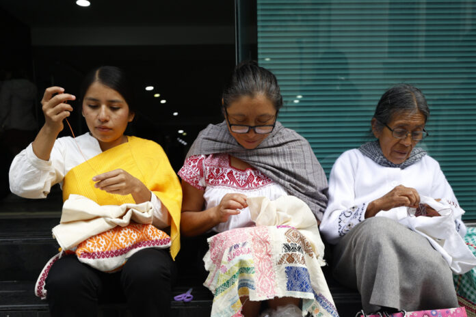 Mujeres indígenas y afromexicanas defienden sus saberes ante racismo: "Cuidar es resistir" indígenas
