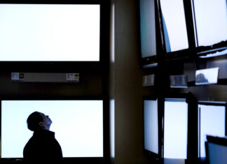 Hispanics spend 56% of TV time on streaming in the US, report says