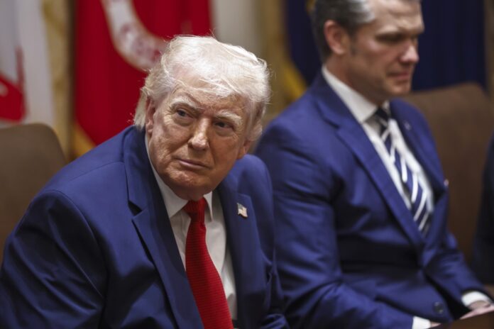 Trump presume de caer "bien a hispanos" mientras encuestas reflejan gran pérdida de apoyo