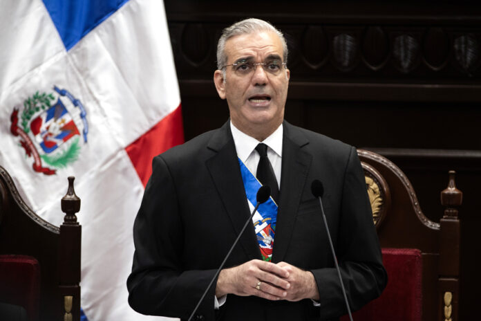 Abinader se muestra optimista sobre futuro económico y destaca reserva de tierras raras