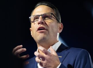 Exigen a gobernador cierre centro de detención de niños no acompañados