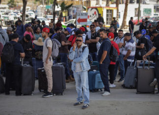 Los jornaleros mexicanos cruzan a EE. UU. para la cosecha agrícola entre temor y necesidad