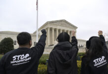 El Supremo de EE. UU. evalúa el poder de Trump para revocar el amparo migratorio TPS