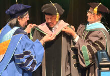 Bobby Valentín recibe honoris causa en Puerto Rico, su mayor reconocimiento profesional