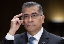 Becerra, el que más sube en sondeo a gobernador de California tras el escándalo Swalweel