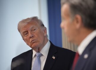 Trump insiste en sus amenazas pero mantiene la incertidumbre a un día del plazo a Irán