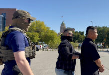 Las nuevas ‘green cards’ en EE. UU. caen a la mitad y permiten más detenciones migratorias