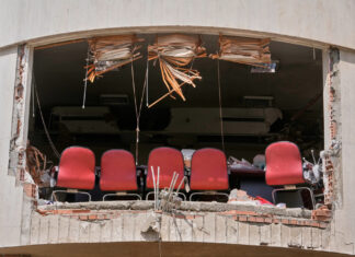 Trump lanza ultimátum a Irán sobre Ormuz mientras sube la tensión por piloto desaparecido