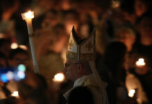 León XIV celebra su primera vigilia pascual llamando a la concordia y la paz