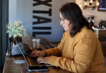 Un consejo tecnológico: ¿Se conecta en un café? Guía de privacidad y seguridad para teletrabajadores teletrabajadores