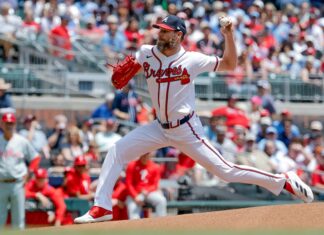 Chris Sale lanza 6 entradas en blanco para su victoria 150 y Bravos vencen 6-2 a Filis Chris Sale