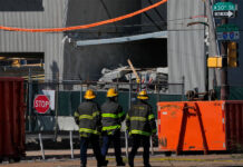 Hallan cuerpos de 2 obreros días después de derrumbe de techo en estacionamiento en Filadelfia