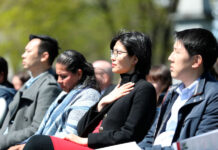 Inmigrantes son juramentados en lugar donde se libró importante batalla de la independencia de EE. UU.