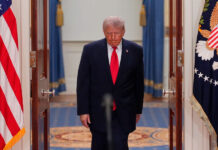 Juez bloquea exigencia de Trump de datos sobre raza en admisiones universitarias