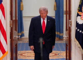 Juez bloquea exigencia de Trump de datos sobre raza en admisiones universitarias