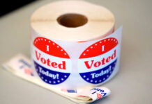 Jueza rechaza demanda del Departamento de Justicia contra Arizona por acceso a padrón electoral