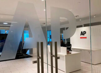 La AP ofrece indemnizaciones por despido voluntario, parte de enfoque más alejado de medios impresos