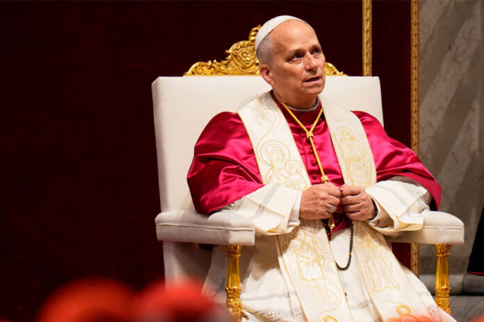 Muchos-católicos-de-EEUU-están-consternados-por-ataque-de-Trump-contra-primer-papa-estadounidense