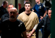 Postergan hasta octubre juicio a acusado de matar a CEO de UnitedHealthcare