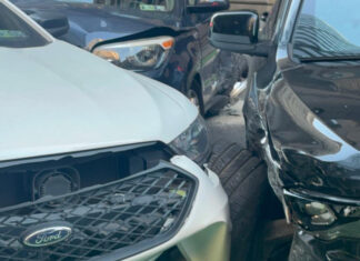 Persecución tras robo de vehículo deja heridos y múltiples daños en el centro de Filadelfia vehículo