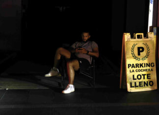 Más de 200.000 clientes se quedan sin luz por problemas en la generación en Puerto Rico