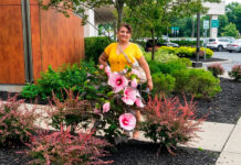 La señora de los bambús: la mujer que sembró esperanza en el asfalto de Filadelfia y hoy necesita un milagro