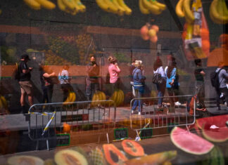 Migrantes se apresuran a solicitar legalización bajo nuevo programa en España