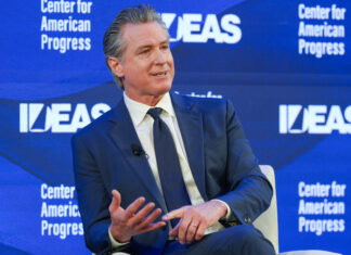 Gobernador de California dice en Washington que Gobierno Trump es «historia de corrupción»