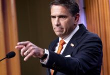 Estados Unidos inicia una revisión de los consulados de México en el país, según CBS News