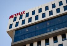 Texas demanda a Netflix y acusa a la plataforma de espiar a menores y generar adicción